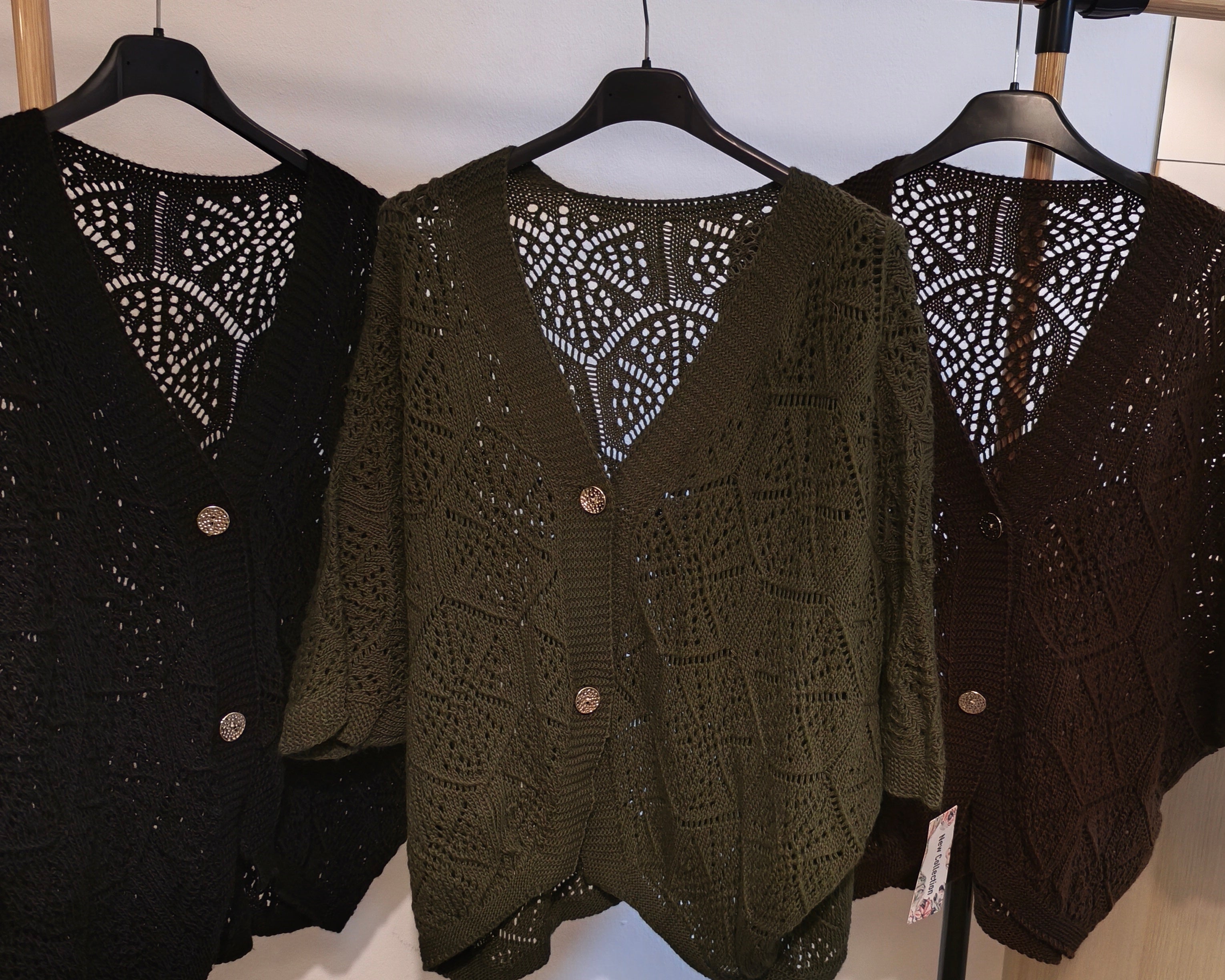 Cárdigan de punto con diseño calado para otoño/invierno.