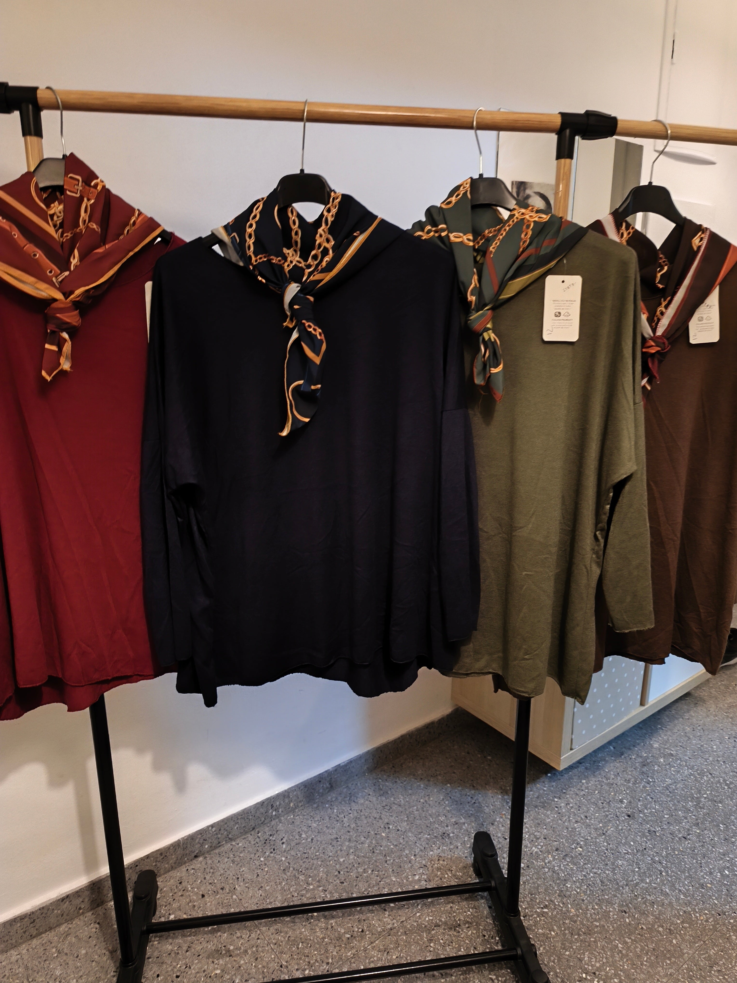 Jerséis de señora de manga larga con pañuelo incluido.